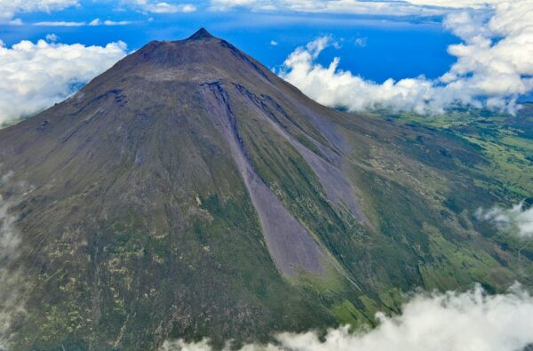 Der 2.351 m hohe Vulkan Ponta do Pico, Pico, Azoren, Portugal