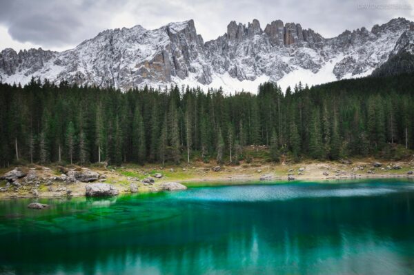 Dolomiten - Karersee (Lago di Caressa) mit Latemarmassiv, Südtirol