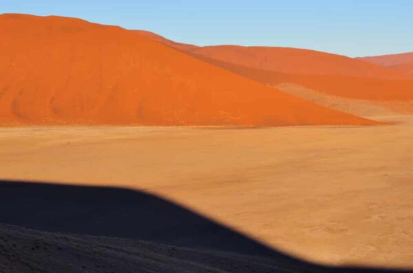 Sanddünen und Schatten, Sossusvlei, Namib-Naukluft-Nationalpark, Namibia