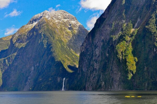Kanufahren in den Fjorden des Milford-Sounds, Fiordland, Neuseeland