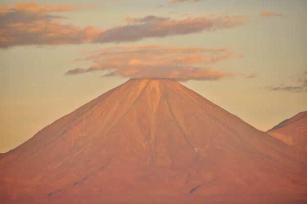 Vulkan Licancabur (5.920 m) an der Grenze zwischen Bolivien und Chile