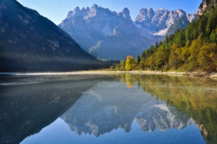 Dolomiten - Monte Cristallo spiegelt sich im Dürrensee, Höhlensteintal