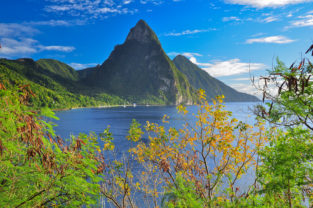 Die Pitons, Wahrzeichen der Kleinen Antillen, Saint Lucia, Karibik