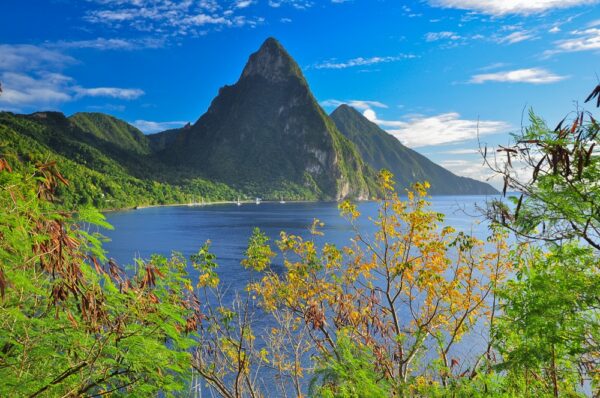 Die Pitons, Wahrzeichen der Kleinen Antillen, Saint Lucia, Karibik