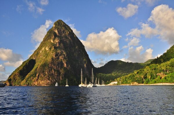 Blick auf Gros Piton in der Jalousie Bay, St. Lucia, Karibik