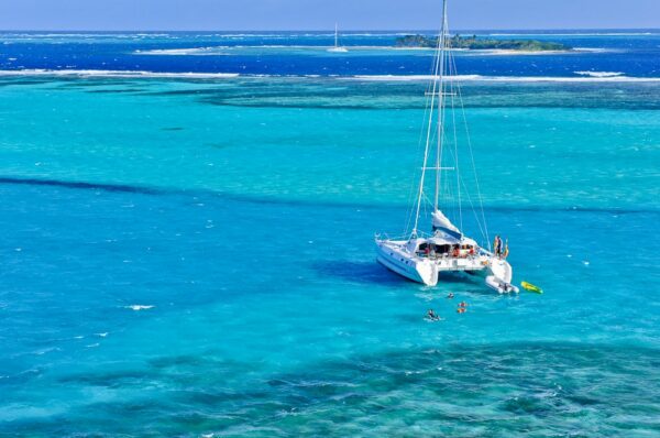 Segeln am Horseshoe Reef, Tobago Cays, Saint Vincent & Grenadinen, Karibik