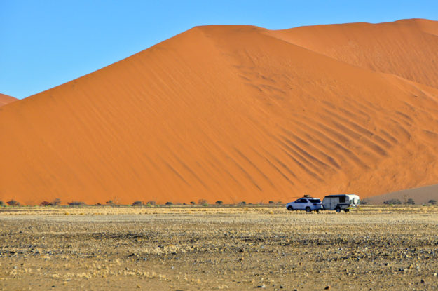 Camper im Sossusvlei, Namib-Wüste, Namibia