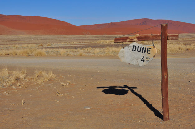 Dune 45 im Sossusvlei, Namib-Naukluft-Nationalpark, Namibia