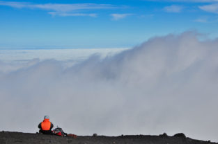 Bergsteigerin auf dem Villarica (2.840 m), Patagonien, Chile