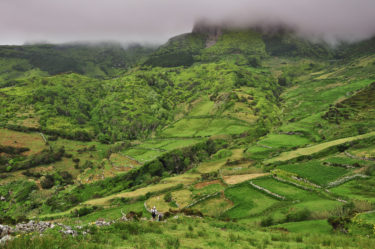Wanderer im Hochland, Flores, Azoren, Portugal