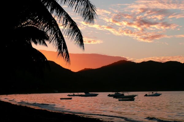 Tropischer Sonnenaufgang, Grande Anse, Praslin