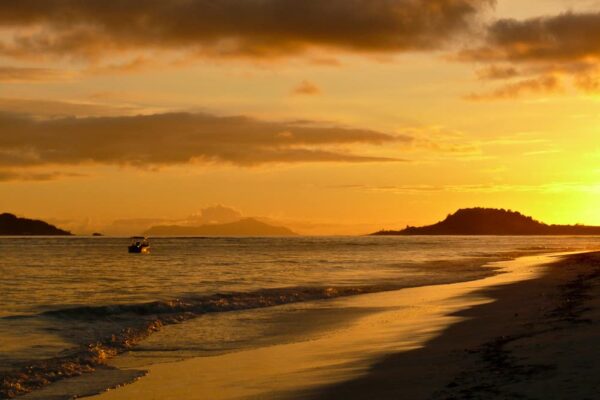 Strand von Grand Anse, Praslin, Seychellen