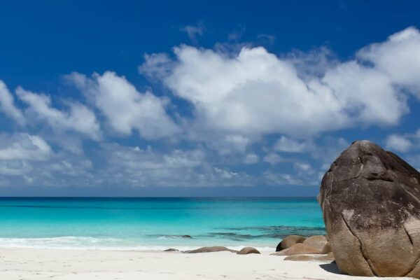 Sandstrand Anse Georgette, Praslin, Seychellen