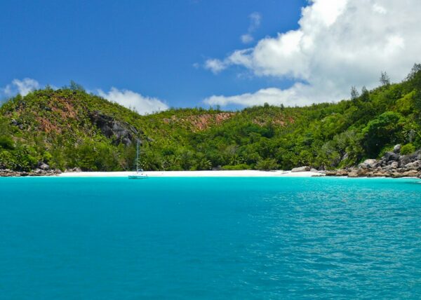 Segler vor Anse Lazio, Praslin, Seychellen