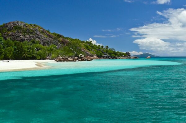 Strand in der Baie Laraie vor Curieuse, Seychellen