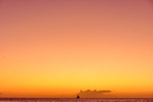 Segelschiff vor St. Georges, Grenada, Karibik