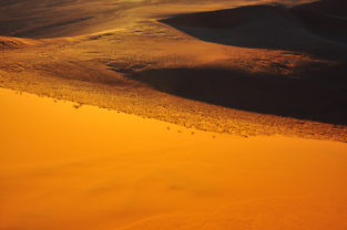 Kunstwerke aus Sand, Sossusvlei, Namib-Naukluft-Nationalpark, Namibia