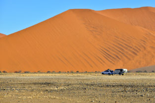 Camper im Sossusvlei, Namib-Wüste, Namibia