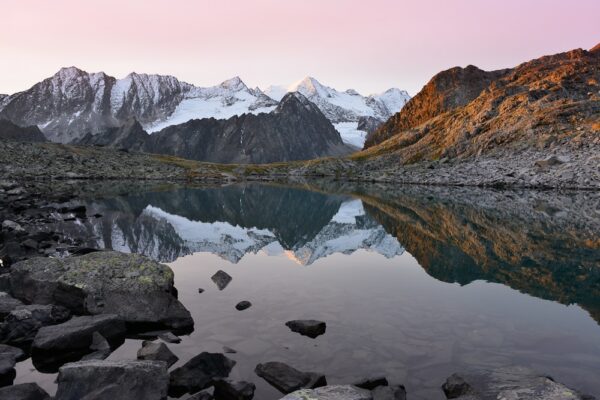 Spiegelung in Bergsee, Rinnensee, Stubaier Alpen, Tirol, Österreich