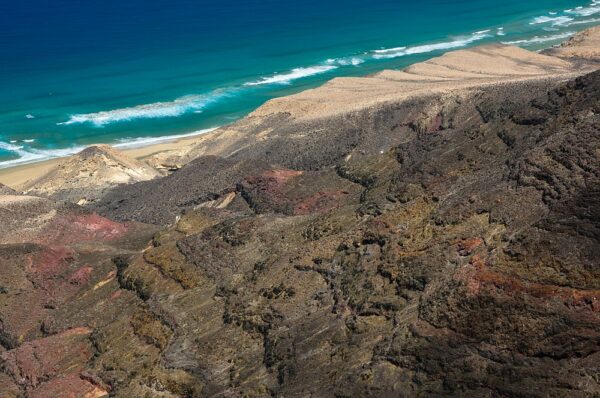 Barlovento-Strand und vulkanisches Küstengebirge vom Pico de Zarza, Fuerteventura