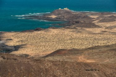 Leuchtturm der Isla de la Lobos vom Montaña La Caldera, Fuerteventura