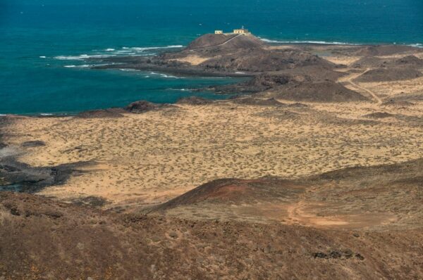 Leuchtturm auf der Isla de la Lobos vom Montaña La Caldera, Fuerteventura