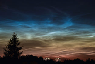 Deutschland - Nachtleuchtende Nachtwolken (noctilucent clouds)
