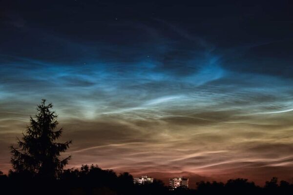 Deutschland - Nachtleuchtende Nachtwolken (noctilucent clouds)