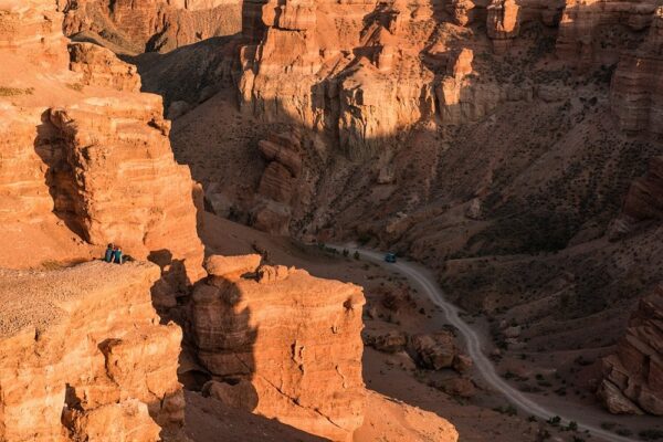 Wanderer am Sharyn Canyon, Kasachstan