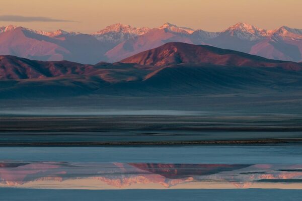Spiegelung in Gebirgssee, Tien Shan, Kasachstan