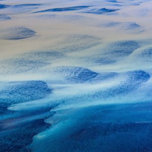 Lufbild eines mäandrierenden Gletscherflusses, Island