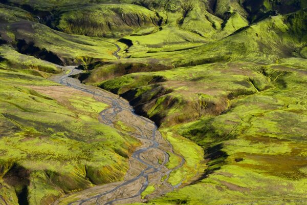 Island - Berge und Flusstal im Fjallabak