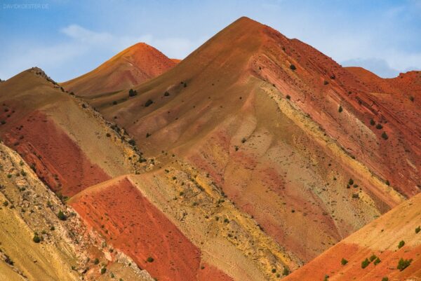 Kirgistan - Mineralisch bunte Berge im Alei-Tal