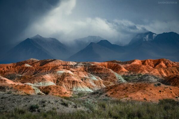 Kirgistan: Farbige Berge im Tien Shan, Kirgisien