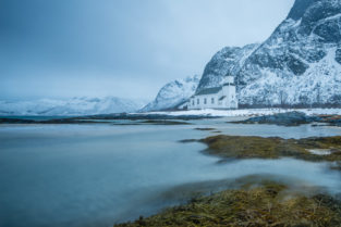 Holzkirche Gimsoysand, Nordland, Lofoten, Norwegen