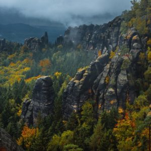 Deutschland – Felsen im Herbst, Elbsandsteingebirge Deutschland - Felsen im Herbst, Elbsandsteingebirge