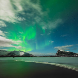 Lofoten | Polarlichter über See, Vestvågøy | Norwegen, Winter, Polarlichter, Nordlichter, Landschaftsfotografie, Bilder, Fotos, Landschaften