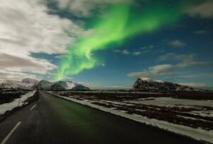 Lofoten 015 | Polarlichter über Straße, Vestvågøy | Norwegen, Winter, Polarlichter, Nordlichter, Landschaftsfotografie, Bilder, Fotos, Landschaften