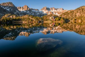 Aigüestortes i Estany de Sant Maurici Nationalpark, Estany Tort de la Peguera, Refugi JM Blanc, Katalonien, Pyrenäen, Spanien, Carros de Foc