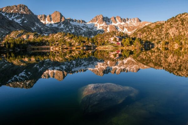 Aigüestortes i Estany de Sant Maurici Nationalpark, Estany Tort de la Peguera, Refugi JM Blanc, Katalonien, Pyrenäen, Spanien, Carros de Foc