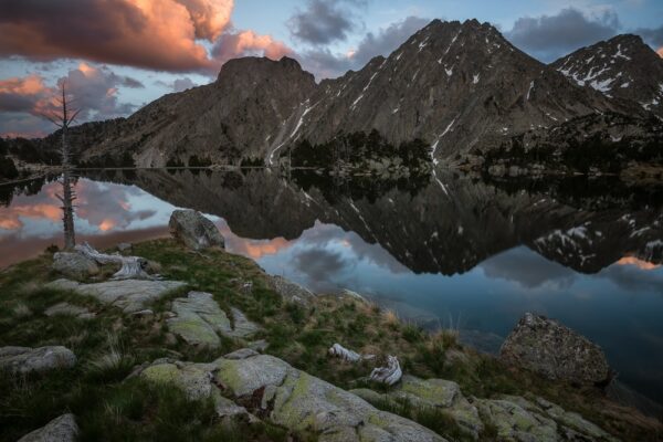 Aigüestortes i Estany de Sant Maurici Nationalpark, Estany Tort de la Peguera, Refugi JM Blanc, Katalonien, Pyrenäen, Spanien, Carros de Foc