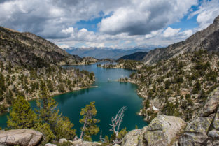 Aigüestortes i Estany de Sant Maurici Nationalpark, Estany Tort de la Peguera, Refugi JM Blanc, Katalonien, Pyrenäen, Spanien, Carros de Foc