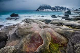 Utakleiv Beach, Strand auf Insel Vestvågøy, Lofoten, Norwegen