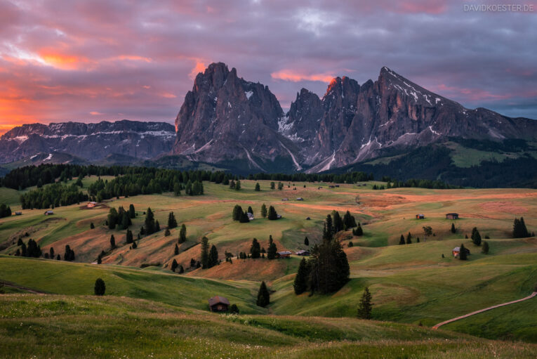 Dolomiten - Sonnenaufgang über der Seiser Alm, Südtirol