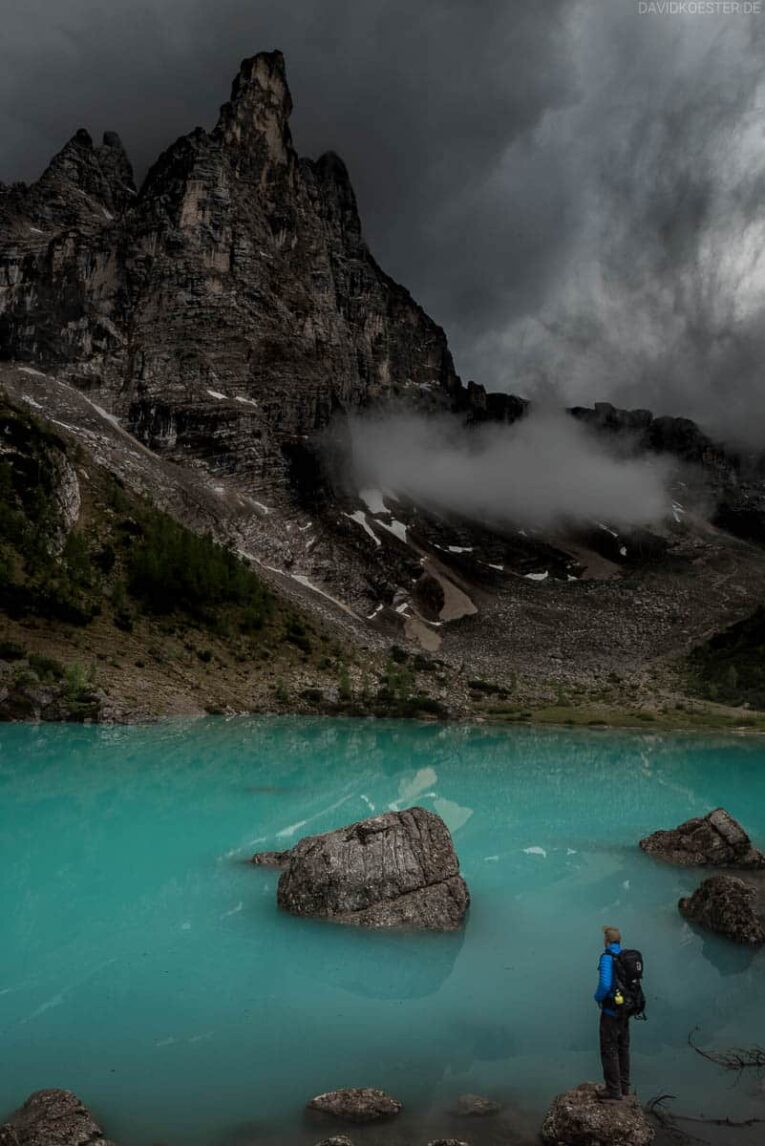 Dolomiten - Wanderer am Lago di Sorapiss