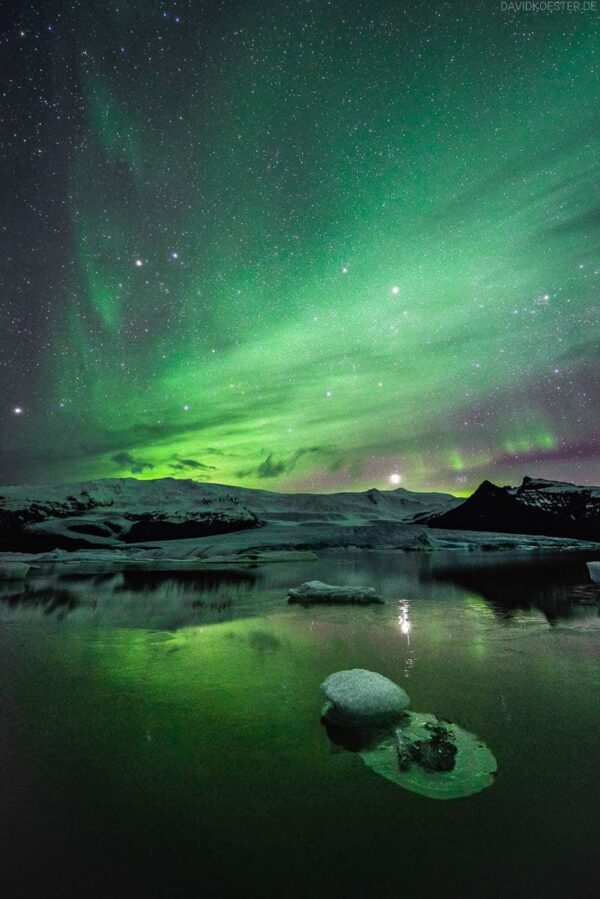 Island: Polarlichter über Eissee Jökulsarlon