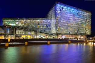Harpa, Tónlistar bei Nacht, Konzerthalle und Konferenzhaus am Hafen, Innenstadt, Hauptstadt Reykjavik, Island, Europa