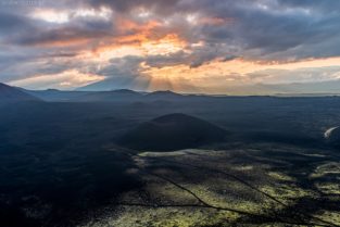 Kamtschatka Landschaft: Surreale Vulkanlandschaft mit fluoreszierenden Moosen