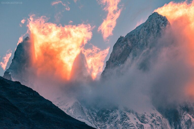 Patagonien: Schattenwurf des Fitz Roy bei Sonnenuntergang, Los Glaciares, Argentinien