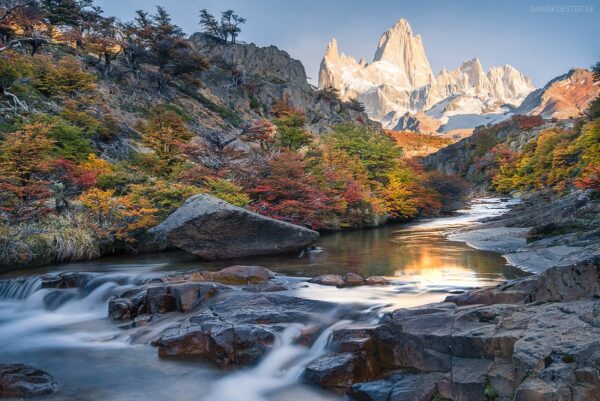 Patagonien Landschaft: Rio de las Vueltas und Fitz Roy im Herbst, Los Glaciares Nationalpark, Argentinien